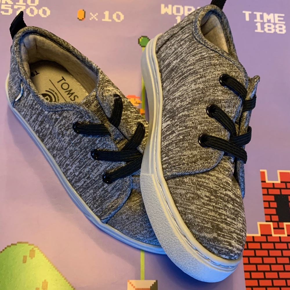 Toddler TOMS. T9  Like New